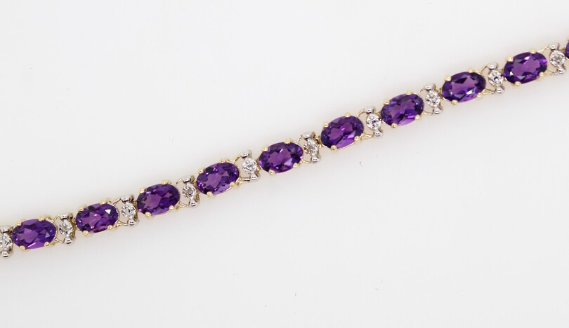 Estate 14 Karat Yellow Gold Amethyst  Bracelet Measuring 7 Inches